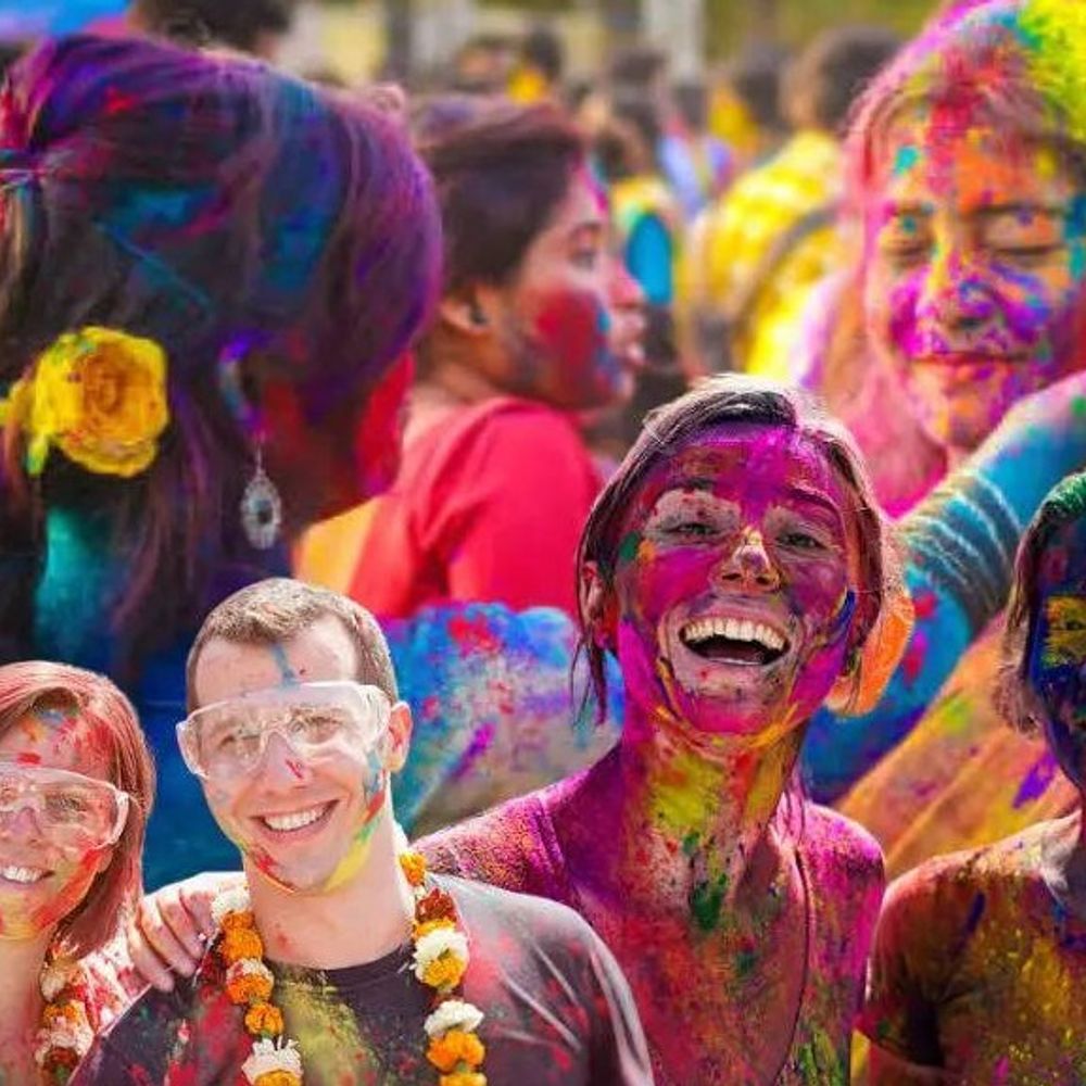 चेहरे पर लगाए तेल या मॉइस्चराइजर:रंगों से नहीं होगा चेहरा खराब, रंग छुड़ाने में न करें जबरदस्ती,स्किन स्पेशलिस्ट के जानिए टिप्स