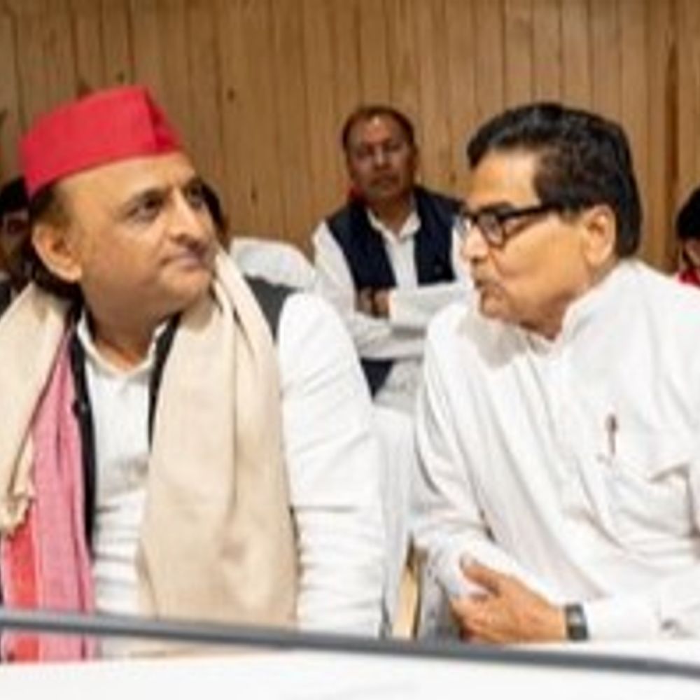 अखिलेश यादव सैफई में खेलेंगे होली:चुनाव से पहले गरमाया राजनीतिक माहौल, प्रदेश भर से पहुंचे कार्यकर्ता