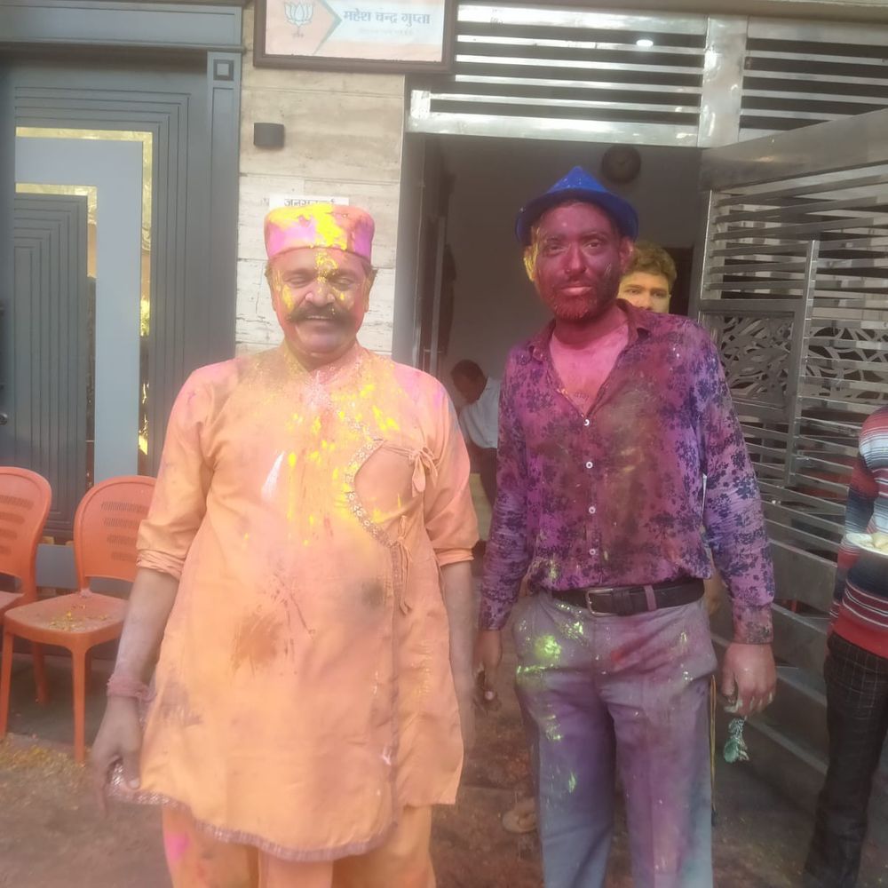 बदायूं में धूमधाम से मनी होली:शहर में हुरियारों की टोलियां निकलीं, सदर विधायक ने भी जमकर खेला रंग