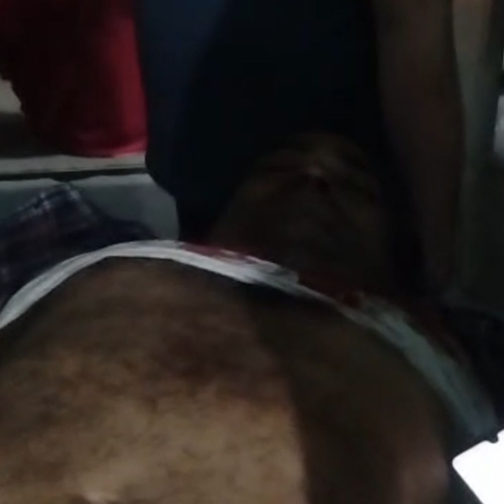 एटा में छोटे भाई ने बड़े भाई को मारी गोली:अवैध तमंचे से सीने में सटाकर किया फायर, अस्पताल ले जाते समय मौत