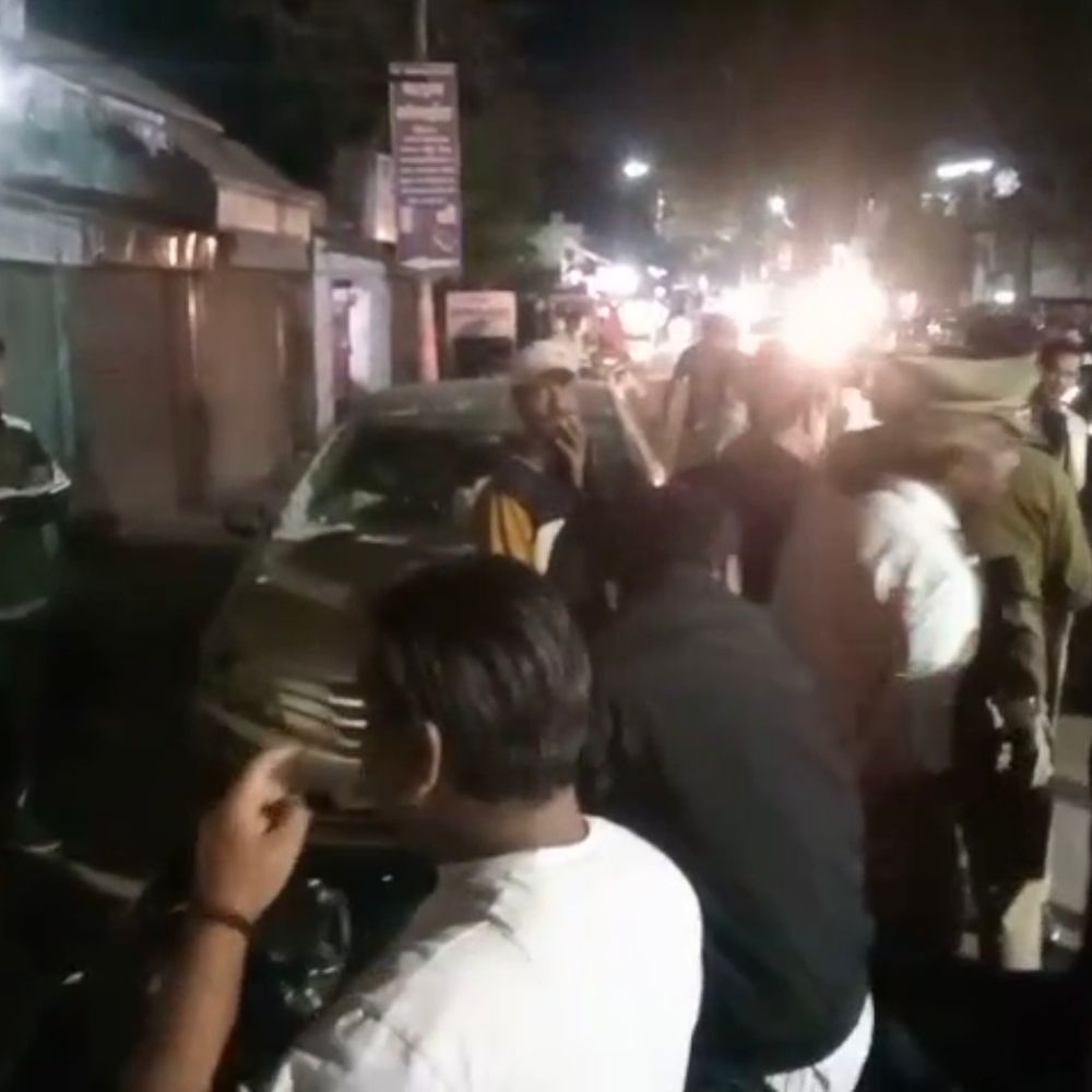 बिजनौर में कार-ई-रिक्शा की टक्कर में 7 लोग घायल:रोडवेज बस स्टैंड के पास हुए हादसे में अस्पताल में भर्ती