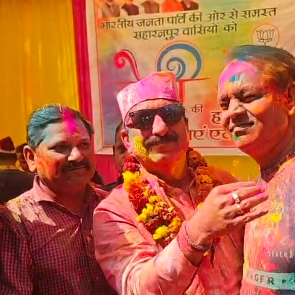 सहारनपुर में मंत्री-विधायक ने मनाई होली:राजीव गुम्बर के आवास पर भाजपाइयों संग खेली रंगों की होली, राज्यमंत्री ने जमकर ठुमके लगाए