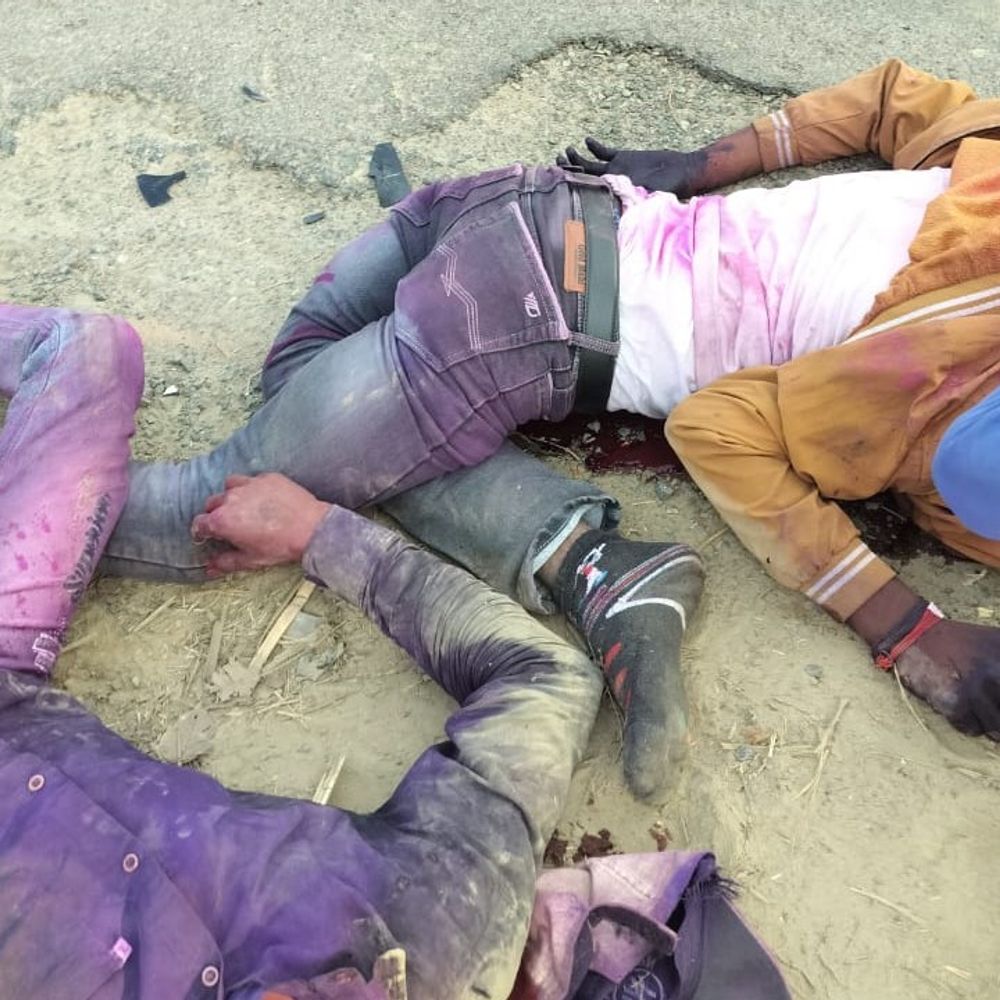 सीतापुर में बाइकों की भिड़ंत, दो युवकों की मौत:तीन गंभीर घायल, जिला अस्पताल रेफर, नशे में होली खेलने जाते समय हादसा