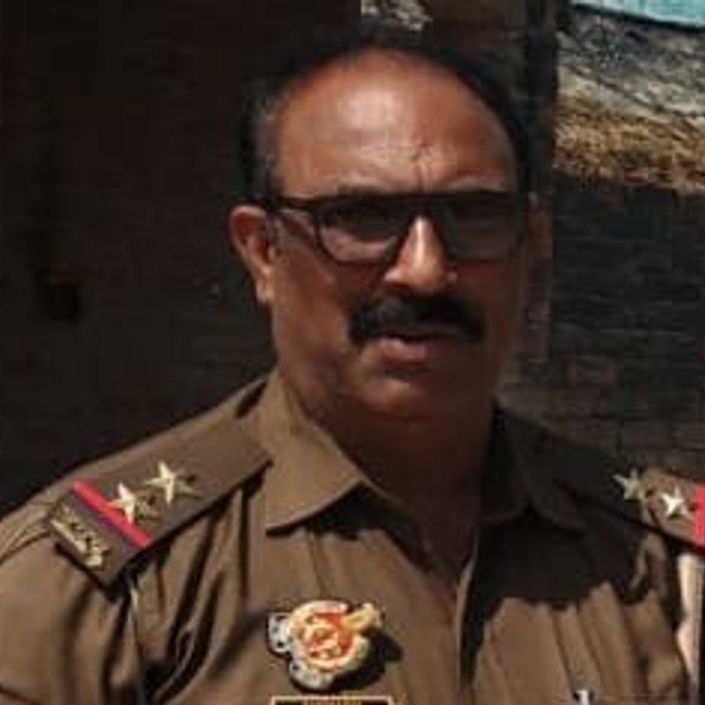 चंदौली में पुलिस टीम पर हमला:उपनिरीक्षक और हेड कांस्टेबल गंभीर रूप से घायल