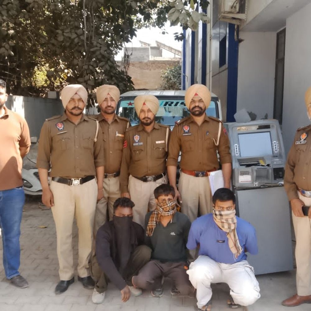 बठिंडा में ATM तोड़ने की कोशिश करने वाले 3 गिरफ्तार:  बैंक मैनेजर की शिकयत पर पुलिस की कार्रवाई; मशीन भारी होने पर नाकाम रहे – Bathinda News