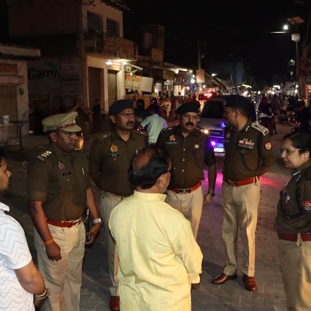 पुलिस कमिश्नर लक्ष्मी सिंह सड़कों पर उतरीं:होली पर सुरक्षा व्यवस्था का जायजा, पुलिस बल के साथ पैदल मार्च