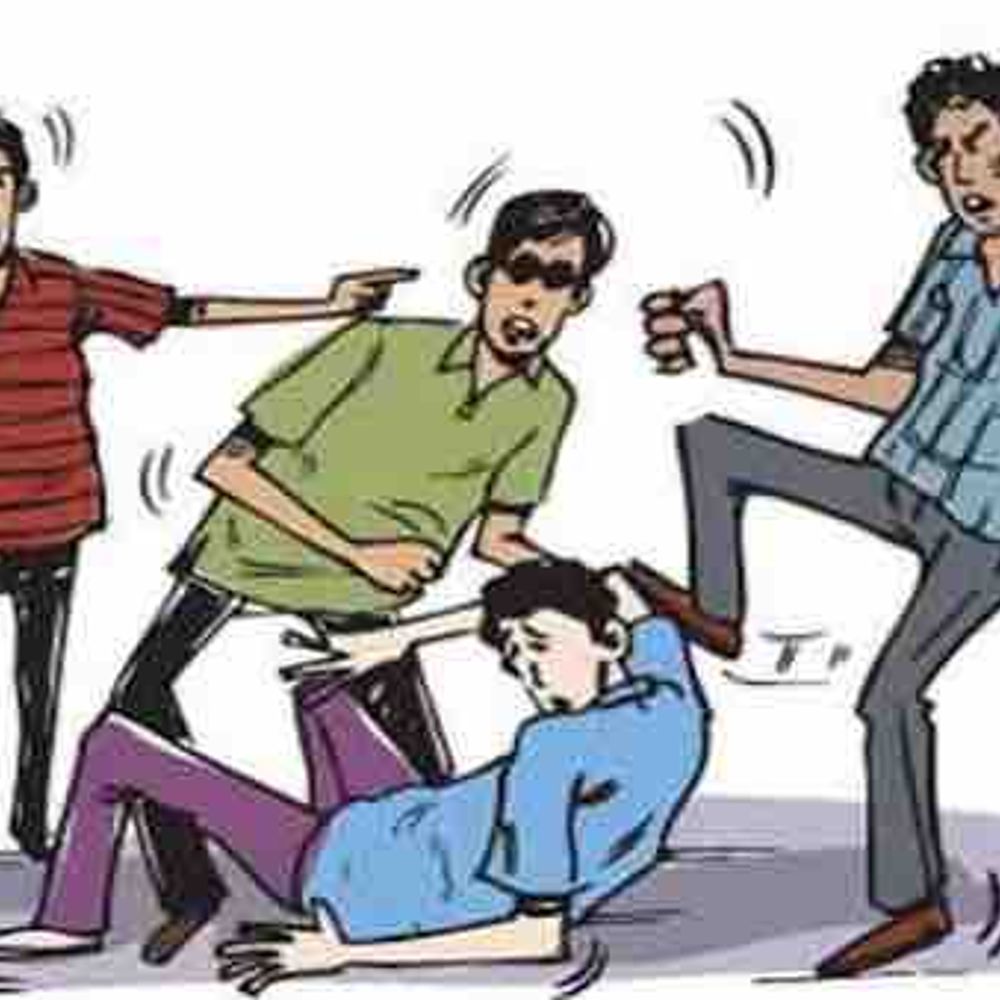 कानपुर में दो टैक्सी ड्राइवर पर हमला:मामूली विवाद में सिर पर पत्थर और लोहे के पंच से चेहरे पर वार