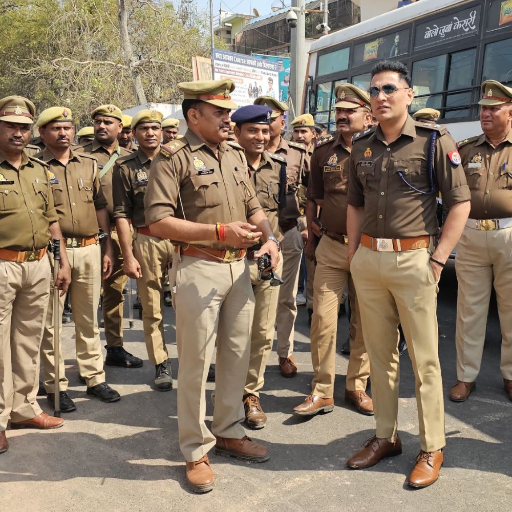 प्रतापगढ़ में होली पर पुलिस अलर्ट:एसपी ने सुरक्षा व्यवस्था का निरीक्षण किया, अधिकारियों को दिए जरूरी दिशा-निर्देश