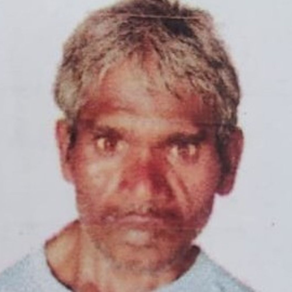 सीतापुर में कच्ची दीवार गिरने से अधेड़ की मौत:जिला अस्पताल ले जाते समय दम तोड़ा, आर्थिक सहायता की परिवार ने की मांग