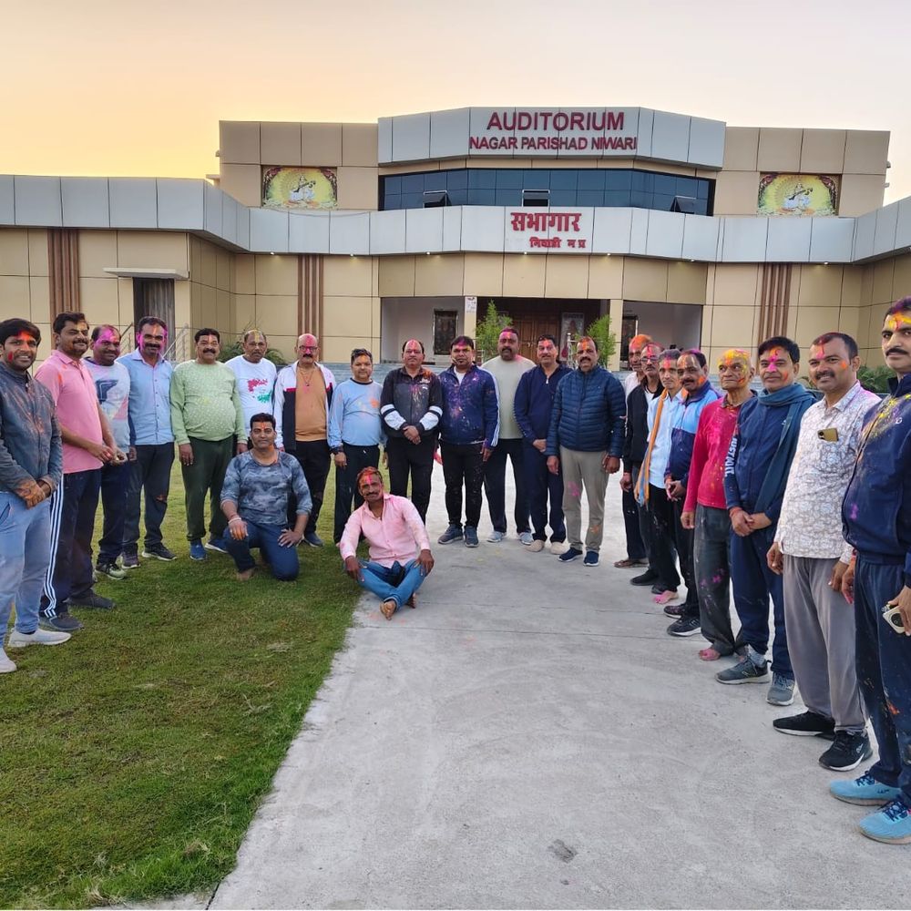 गुड मॉर्निंग क्लब ने योगाभ्यास के साथ मनाई होली:  सदस्यों ने प्राकृतिक गुलाल के उपयोग की अपील की – Niwari News