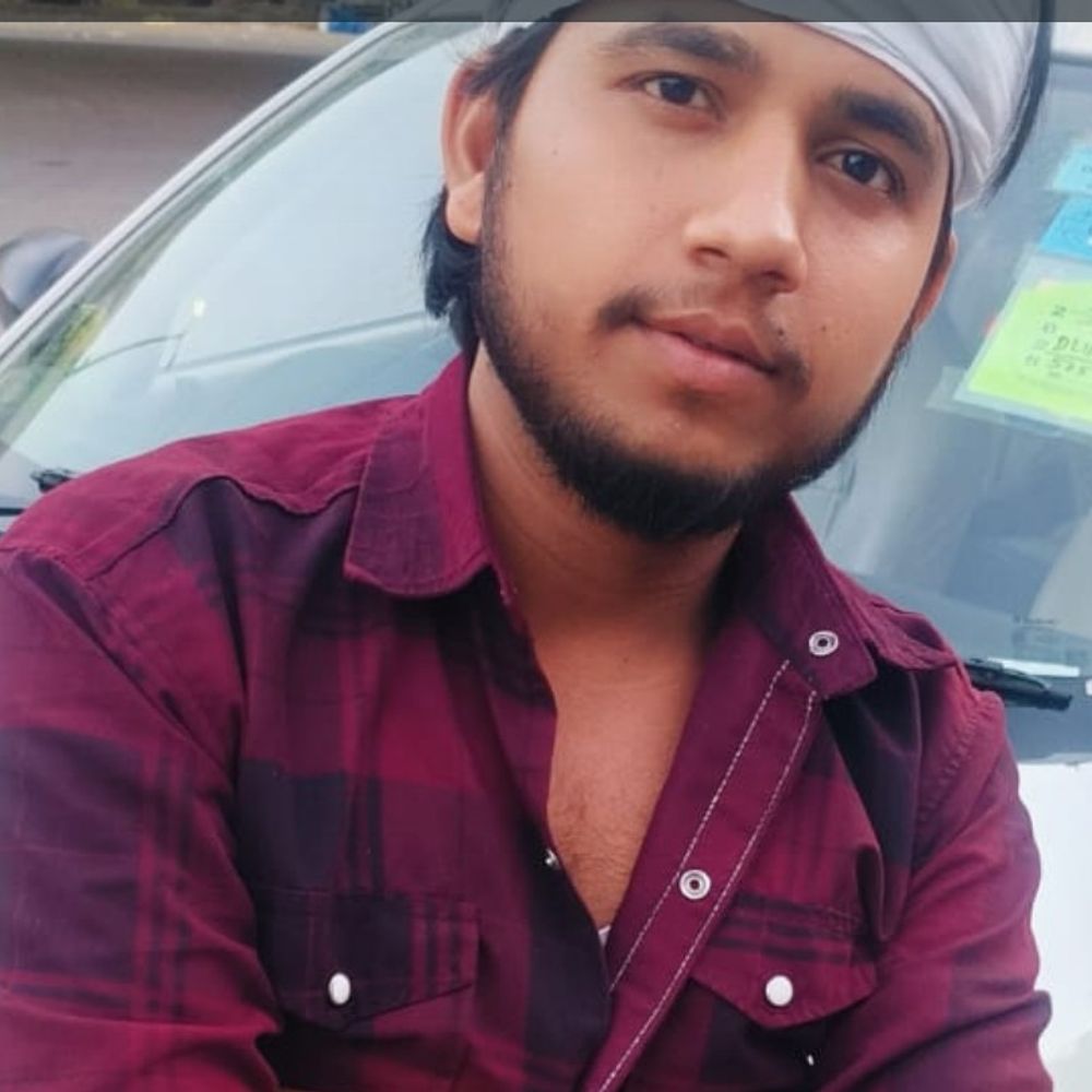 अज्ञात वाहन की टक्कर, बाइक सवार 3 दोस्तों की मौत:हाथरस के एटा-अलीगढ़ हाईवे पर हुआ हादसा, दिल्ली से कायमगंज दरगाह जा रहे थे