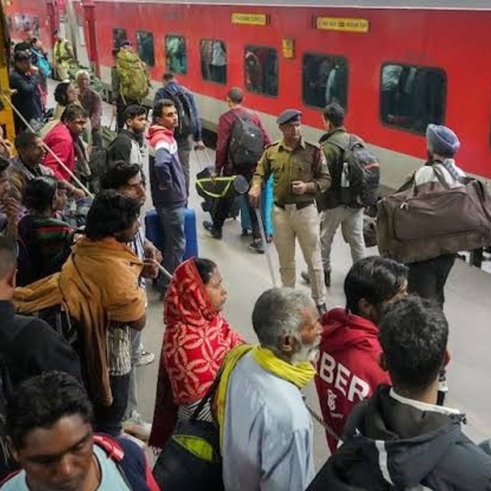 प्रयागराज-दिल्ली रूट पर 5 जोड़ी होली स्पेशल ट्रेनें:यात्रियों को राहत, 5 से 10 मार्च तक चलेंगी 24 कोच तक की ट्रेनें