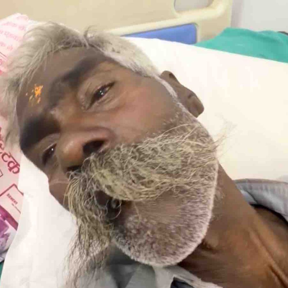 रामपुर में बुजुर्ग और किशोर पर जानलेवा हमला:लाठी-डंडों से पीटा, जिला अस्पताल रेफर; जांच जारी