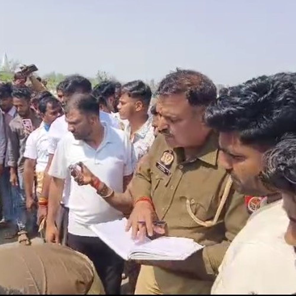 मैनपुरी में ऑटो की टक्कर से युवक की मौत:नवीगंज बाजार से लौटते समय हुआ हादसा, परिजनों ने शव रखकर लगाया जाम