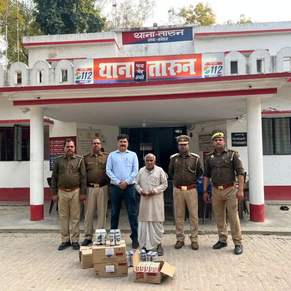 होली बंदी में शराब बेचते एक गिरफ्तार:अयोध्या में 10 हजार की बीयर और अंग्रेजी शराब बरामद, जेल भेजा