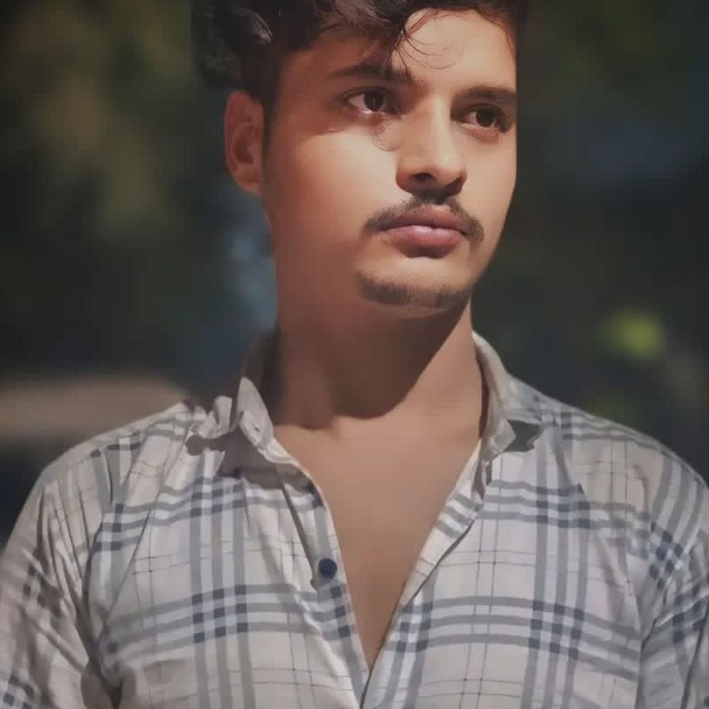 सीतापुर में सड़क हादसे में चाचा-भतीजे की मौत:मिश्रिख मेले से लौटते समय पेड़ से टकराई बाइक