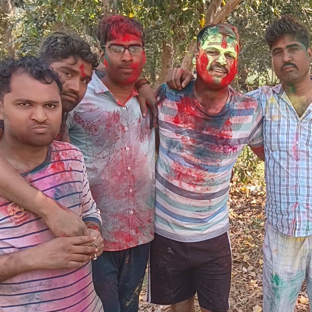 प्रतापगढ़ की होली में आज भी गंवई रंग:अपनापन और मस्ती का अनूठा संगम, देसीपन है पहचान, बाजार रहते गुलजार