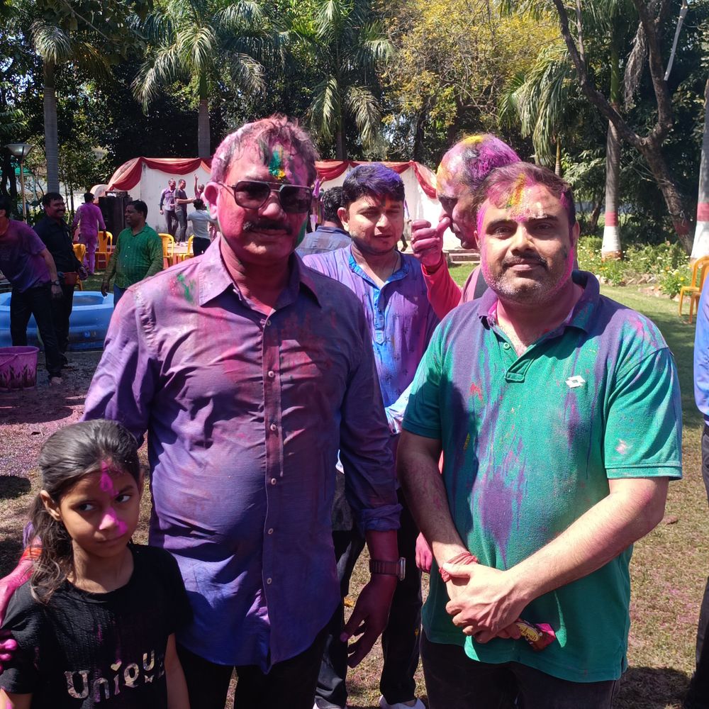 जालौन डीएम आवास पर होली मिलन समारोह आयोजित:जनप्रतिनिधियों और अधिकारियों ने मिलकर मनाई होली