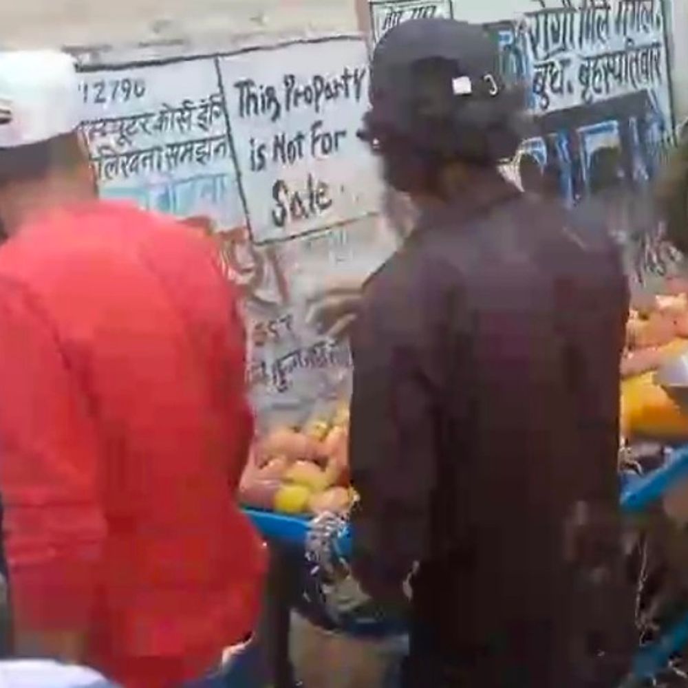 तेज रफ्तार पिकअप ने रेहड़ी वालों को रौंदा:सहारनपुर में 62 फूटा चौक पर हादसा, कई घायल, एक की हालत गंभीर