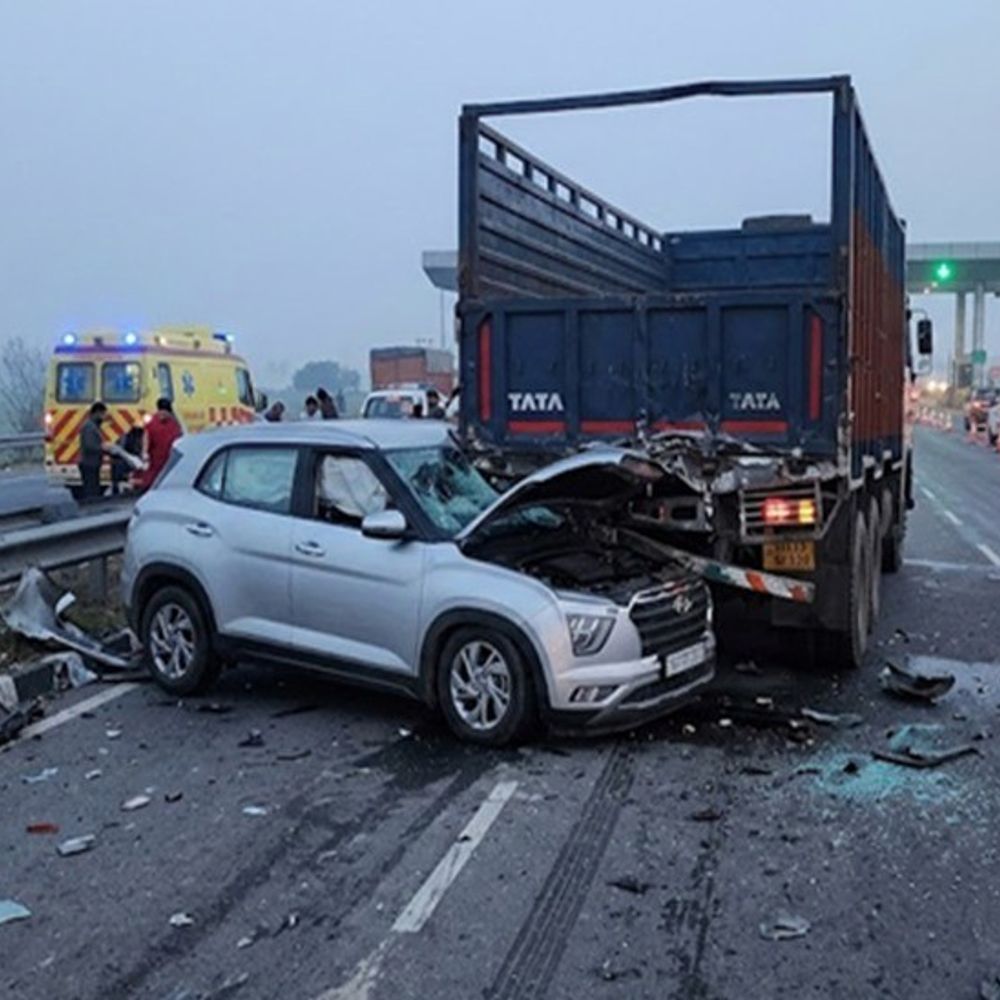 जींद में 152-डी पर ट्रक में घुसी क्रेटा, 2 मरे:  पंचकूला से दिल्ली जा रहे थे चार साथी; मृतक कर्मचारी हिसार-नैनीताल के – Jind News