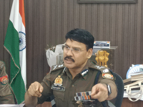 12वीं पास दो लड़कों ने 250 करोड़ ठगे:कानपुर में फर्जी कंपनी बनाई, ई-रिक्शा चालक के खाते में डेढ़ करोड़ फ्रीज