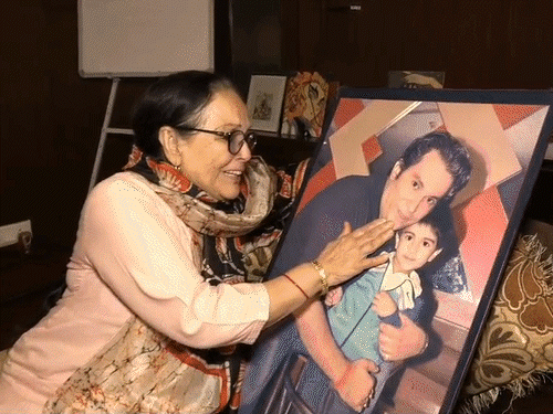 दुबई में फंसे सैडलरी कारोबारी, VIDEO जारी कर मदद मांगी:बोले- सरकार फंसे लोगों को बचा ले, कानपुर में बेटे की सलामती की मां कर रही प्रार्थना