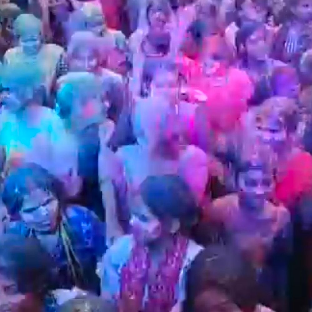 बाराबंकी में होली का पर्व हर्षोल्लास से मनाया गया:सुबह 6 बजे से घंटाघर से धरो का चौराहा तक उत्साह का माहौल