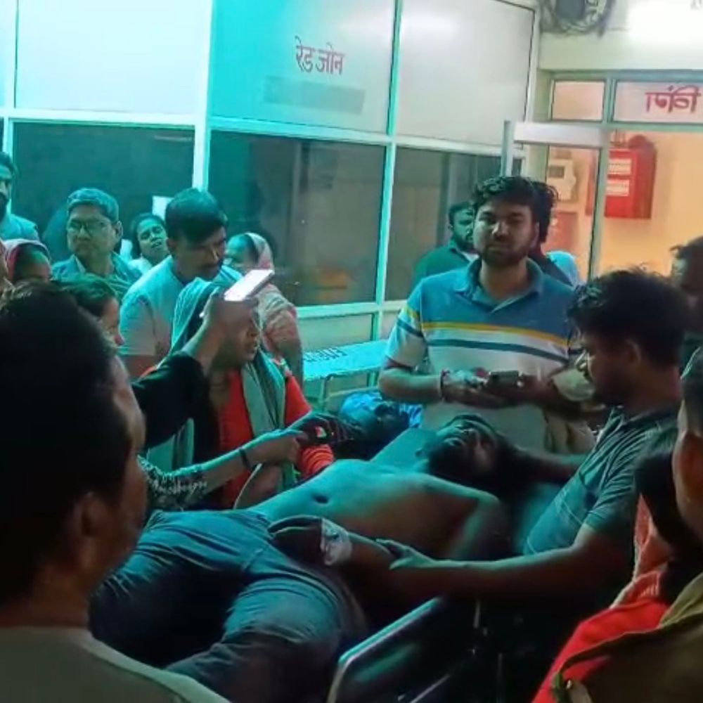 दो चचेरे भाइयों के साथ मारपीट, VIDEO:दोनों गंभीर रूप से घायल, मेडिकल कॉलेज में कराया भर्ती