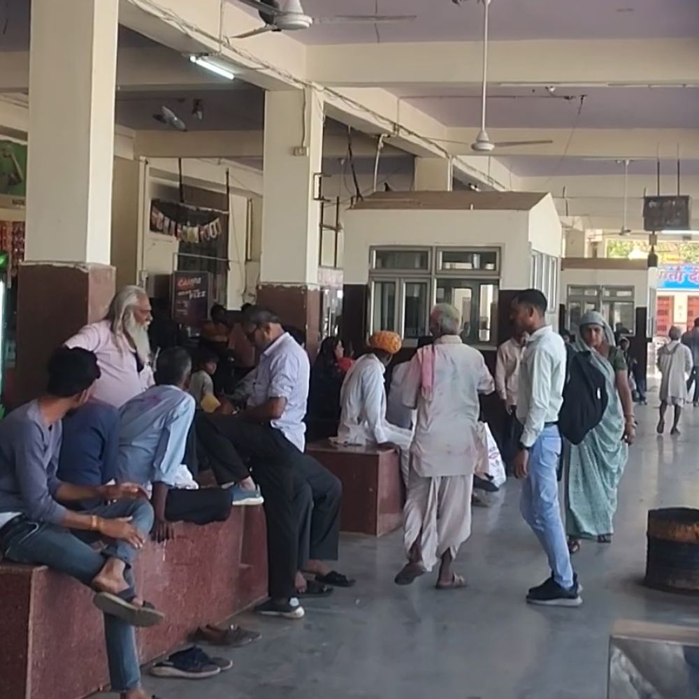 त्योहारी सीजन में रोडवेज को नहीं मिले यात्री:  धुलेंडी पर बस स्टैंड सूना, यात्रियों की कमी से रोडवेज प्रभावित – jhalawar News