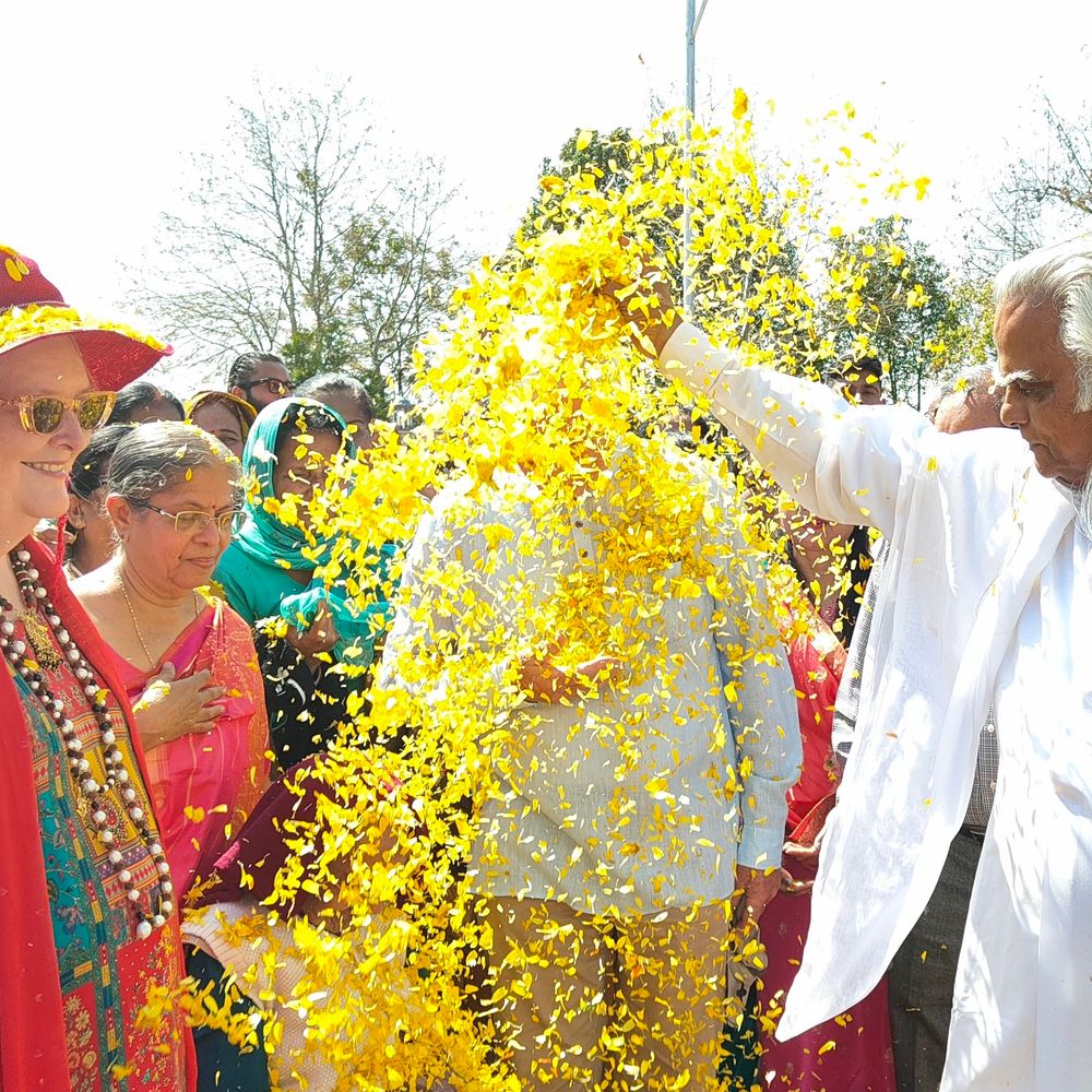 फूलों की होली, मेडिटेशन सेंटर में सजी सांस्कृतिक संध्या:  धर्मशाला में देश-विदेश से पहुंचे अतिथि, भजनों से भाव-विभोर हुए श्रद्धालु – Dharamshala News