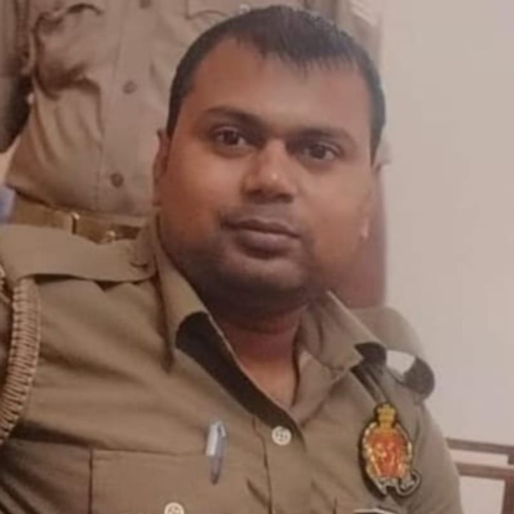 कार की टक्कर से बाइक सवार सिपाही की मौत:एडीजी जोन कार्यालय में तैनात थे, गोरखपुर में कुसम्ही जंगल के पास हादसा; आरोपी गिरफ्तार