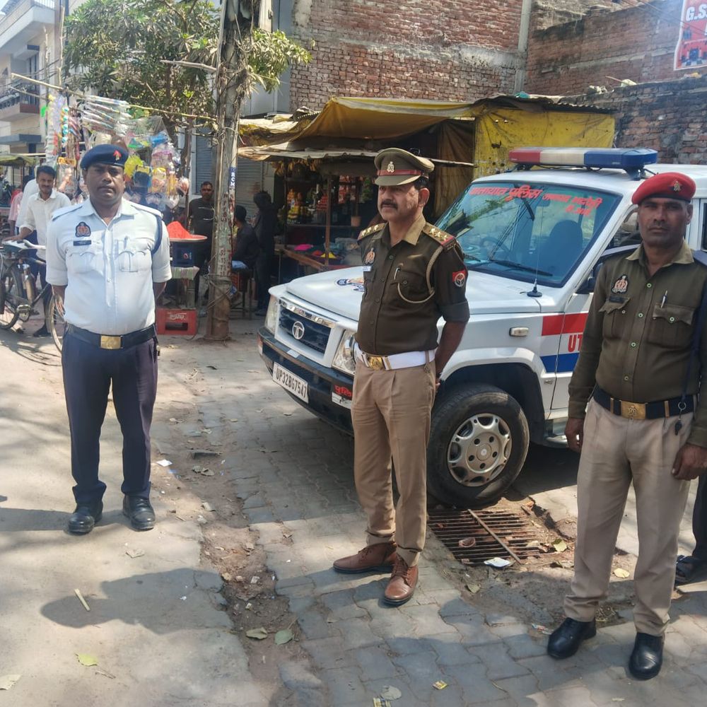 भदोही में होली से पहले यातायात पुलिस का अभियान:बिना हेलमेट-सीट बेल्ट वाले 70 वाहनों का चालान, दुर्घटनाएं रोकने पर जोर