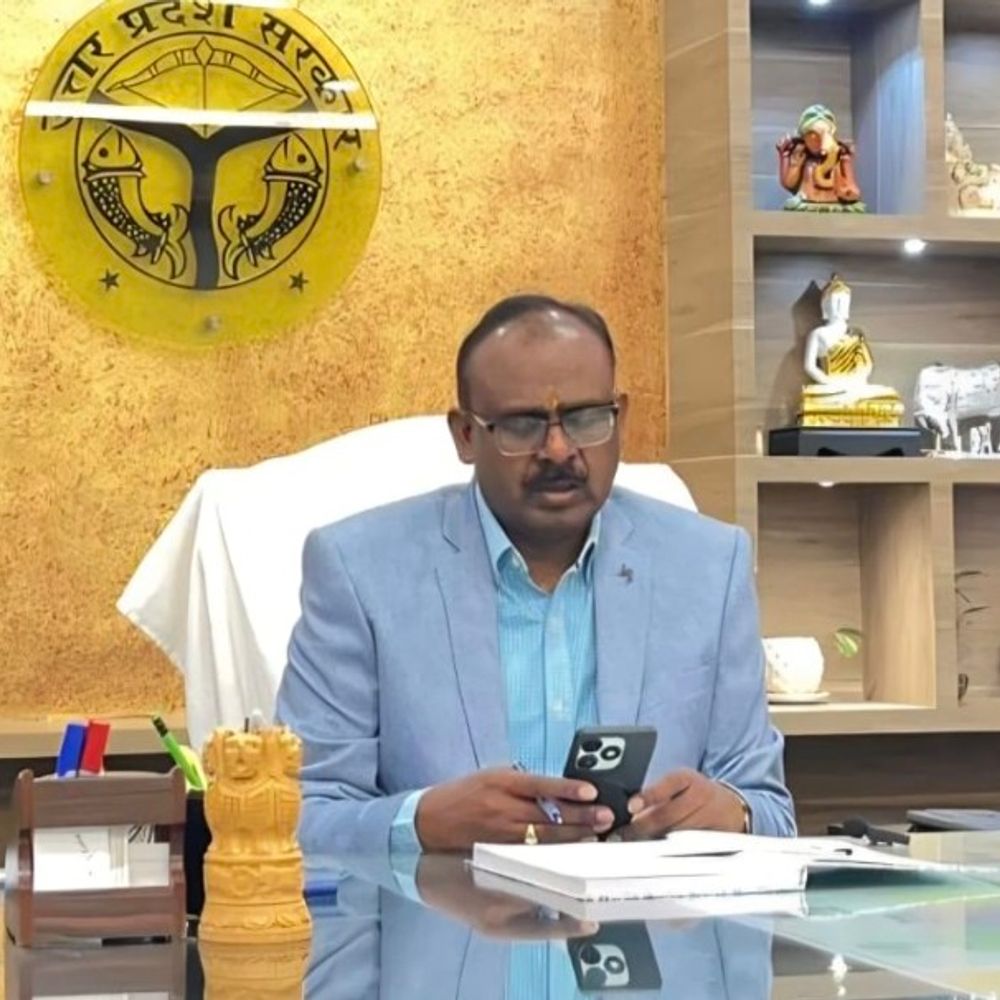 डीएम ने महराजगंज वासियों को दी होली की शुभकामनाएं:आपसी प्रेम, सद्भाव और भाईचारे से पर्व मनाने की अपील