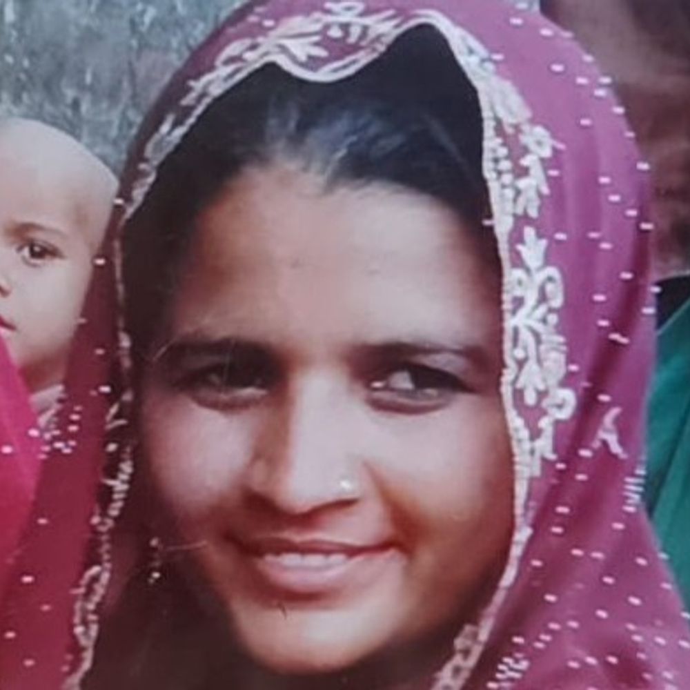 विवाहिता का शव बाग में फंदे से लटका मिला:बहराइच में पिता ने ससुरालवालों पर हत्या का आरोप लगाया