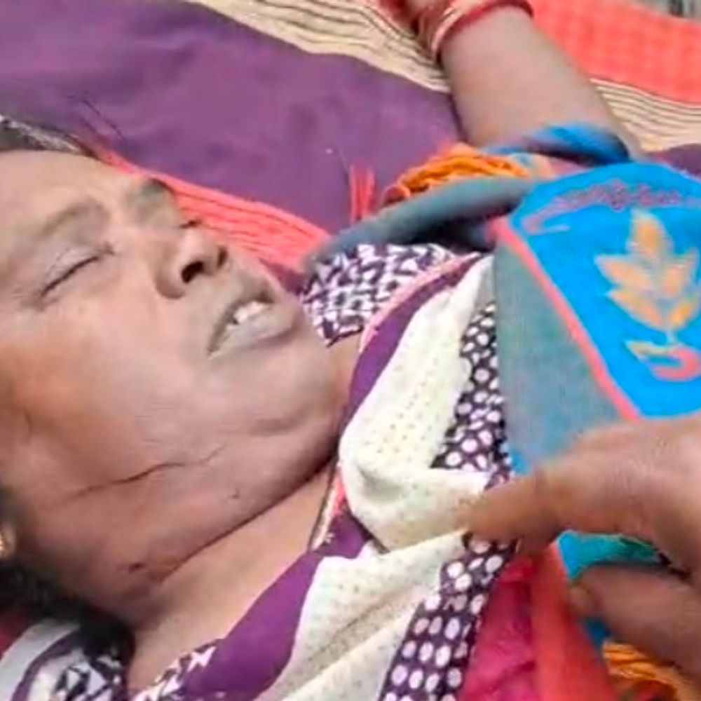 गोंडा में महिला की संदिग्ध मौत:होली खेलने गई महिलाओं ने मृत अवस्था में पड़ा देखा