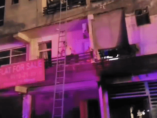 गाजियाबाद में 5 मंजिला बिल्डिंग में भीषण आग लगी:पुलिस और दमकल की टीम ने 150 लोगों की जान बचाई, 20 अस्पताल में भर्ती कराए