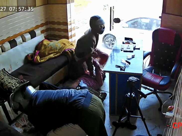 Ex मुस्लिम सलीम को गला रेतकर तड़पाते रहे, VIDEO:हेलमेट पहनकर जीशान-गुलफाम ने चाकू मारे, एनकाउंटर में दोनों भाई मारे गए