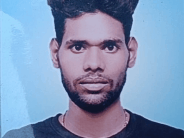 अलीगढ़ में सड़क हादसे में दो दोस्तों की मौत:अज्ञात वाहन की टक्कर से एक घायल; एक ही बाइक पर सवार थे तीनों युवक