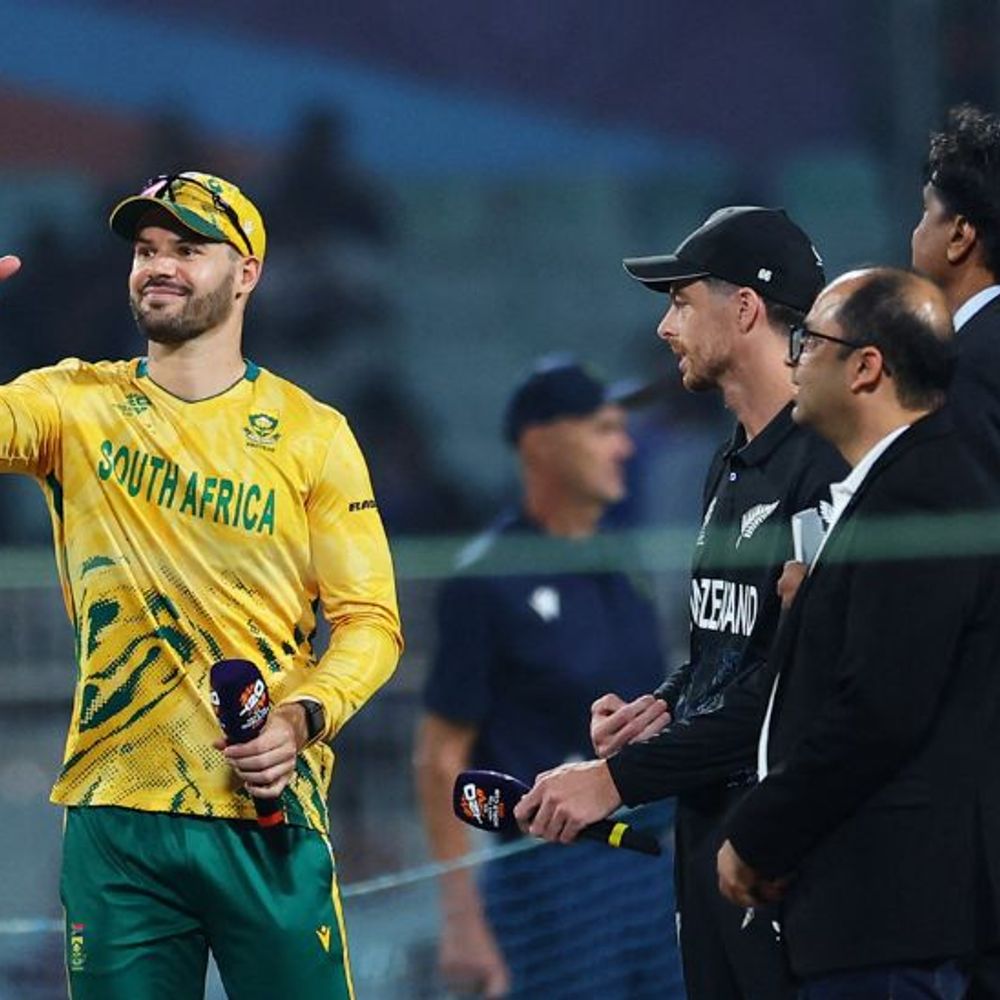 वर्ल्डकप सेमीफाइनल-साउथ अफ्रीका ने पहले ओवर में 7 रन बनाए:डी कॉक ने मैट हेनरी की बॉल पर छक्का लगाया, न्यूजीलैंड टॉस जीतकर गेंदबाजी कर रही