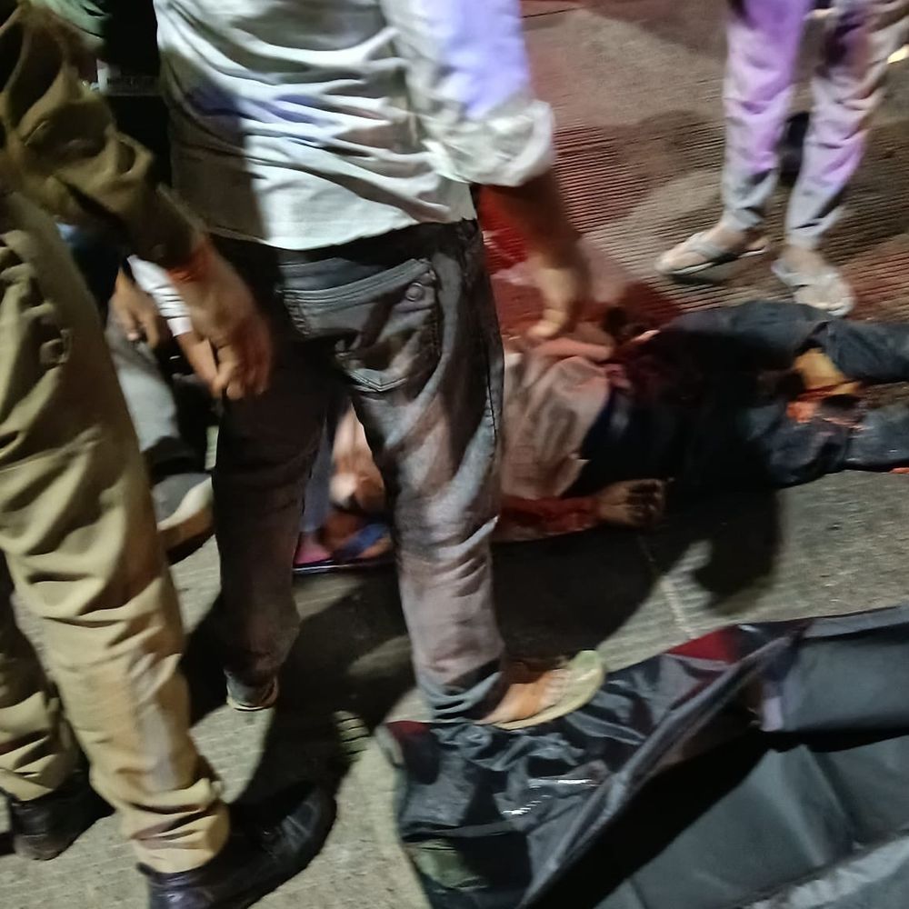 अज्ञात वाहन की टक्कर में बाइकसवार पूर्व पधान की मौत:औरैया में हादसा, पड़ोसी गांव का एक व्यक्ति गंभीर घायल; अस्पताल में भर्ती