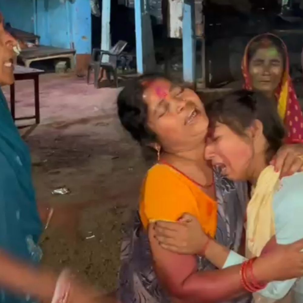 पुलिस वाहन की टक्कर से युवक की मौत:बांका में परिजन आक्रोशित, निष्पक्ष जांच की कर रहे मांग