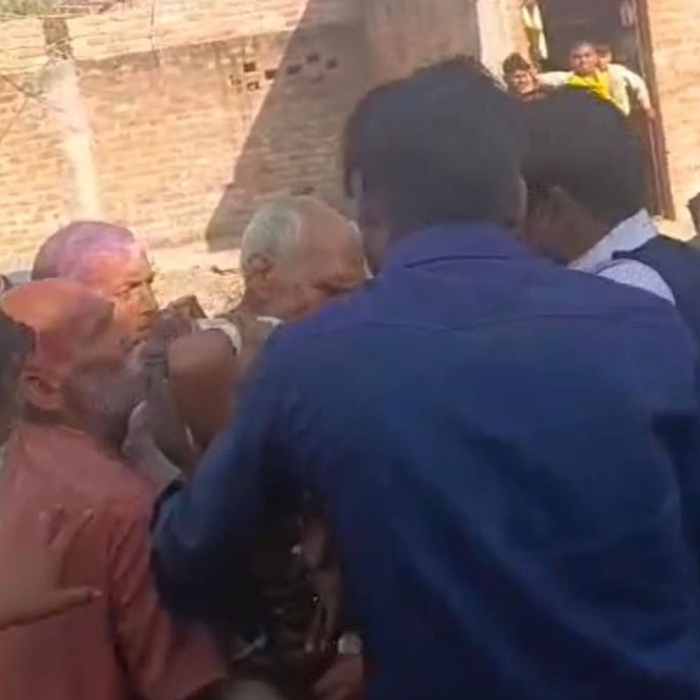 चित्रकूट में होली खेलने से मना करने पर विवाद:लाइसेंसी बंदूक लेकर लोगों को दौड़ाया युवक, ग्रामीणों ने छीनकर संभाला मामला