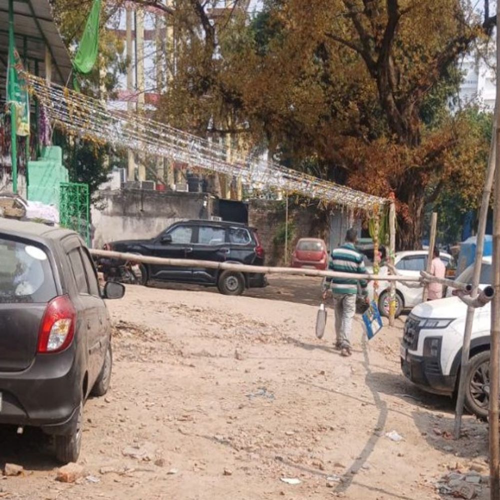 KGMU में मजार के बगल फिर हुआ अवैध कब्जा:छुट्टी के दौरान जबरन लगाई बल्लियां, प्रॉक्टर ने कानूनी कार्रवाई के लिए लिखा पत्र