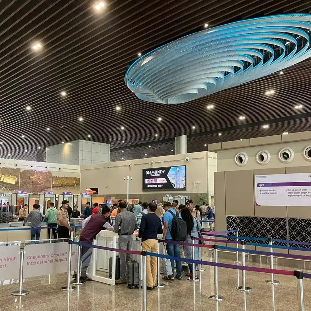 खाड़ी देशों से लखनऊ से आने-जाने वाली कई उड़ानें रद्द:दुबई, अबूधाबी, शारजाह और दम्माम की कुल 11 फ्लाइट रद्द