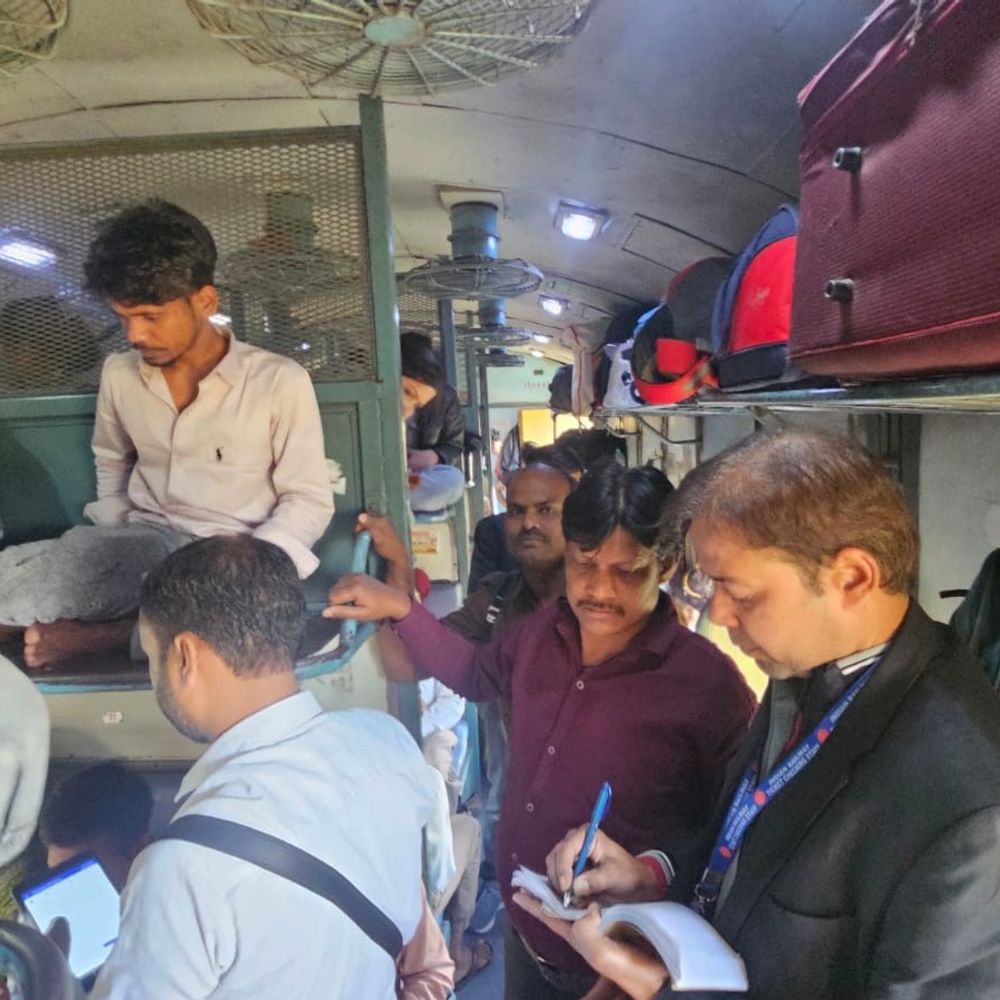 लखनऊ मंडल का टिकट जांच अभियान तेज:फरवरी में 57 हजार से ज्यादा पेनल्टी केस, करीब चार करोड़ रुपये जुर्माना वसूला