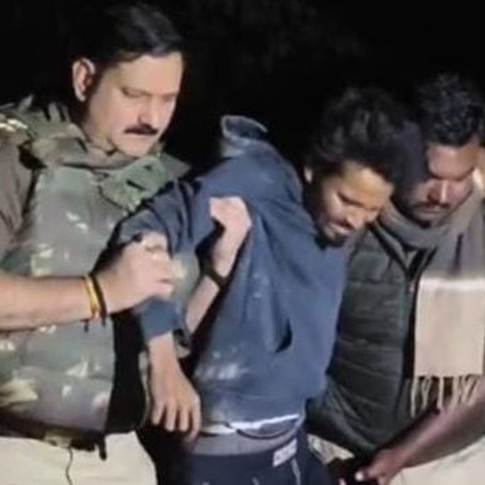 आजमगढ़ में पुलिस मुठभेड़ तीन गोतस्कर गिरफ्तार:एक दिन पूर्व नदी के किनारे बरामद हुए थे गोवंश के अवशेष, वध कर करते थे बिक्री