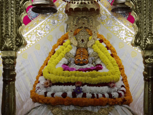 तिलक शृंगार के बाद बाबा खाटूश्यामजी के पट खुले:  4 मार्च की रात को हुए थे बंद, शाम को श्रद्धालुओं ने किए दर्शन – Sikar News