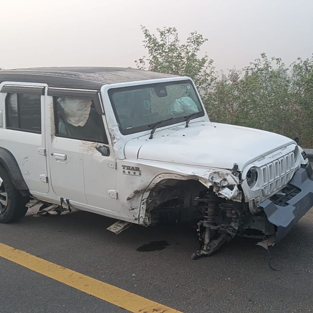 मऊ में पूर्वांचल एक्सप्रेसवे पर थार-बाइक की टक्कर:बाइक की मौत दूर तक बिखरे मांस के टुकड़े, पुलिस शिनाख्त में जुटी