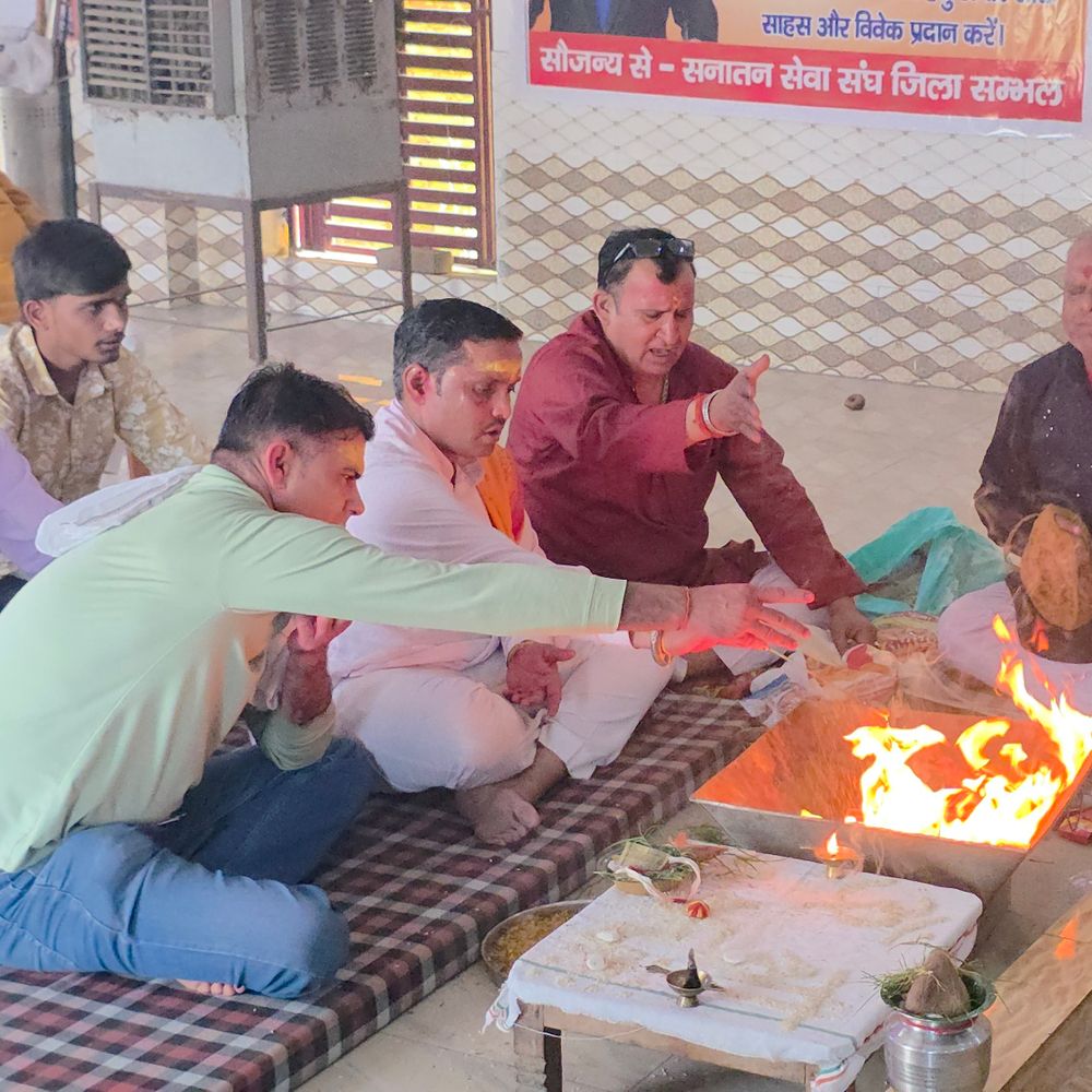 संभल में सनातन सेवक संघ ने यज्ञ किया:जिलाध्यक्ष बोले- खामेनेई की मौत पर छाती पीटने ईरान-पाकिस्तान चले जाएं