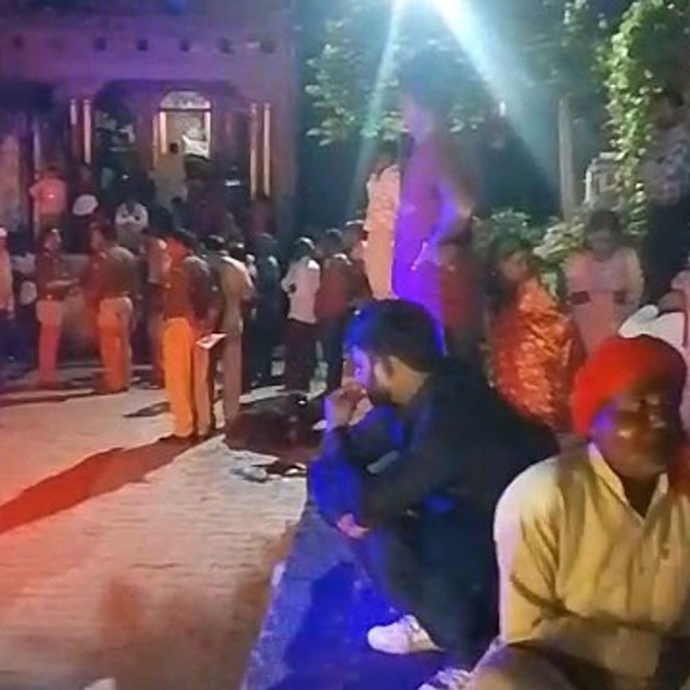 पुरानी रंजिश में फायरिंग, अधेड़ को लगी गोली:मैनपुरी में दो पक्षों की लड़ाई में तीसरे व्यक्ति को लगी गोली, पीजीआई रेफर